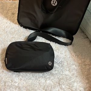 Lululemon Everywhere Belt bag black